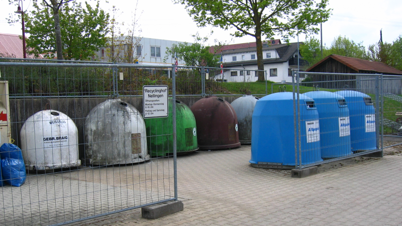 verschiedene Glascontainer